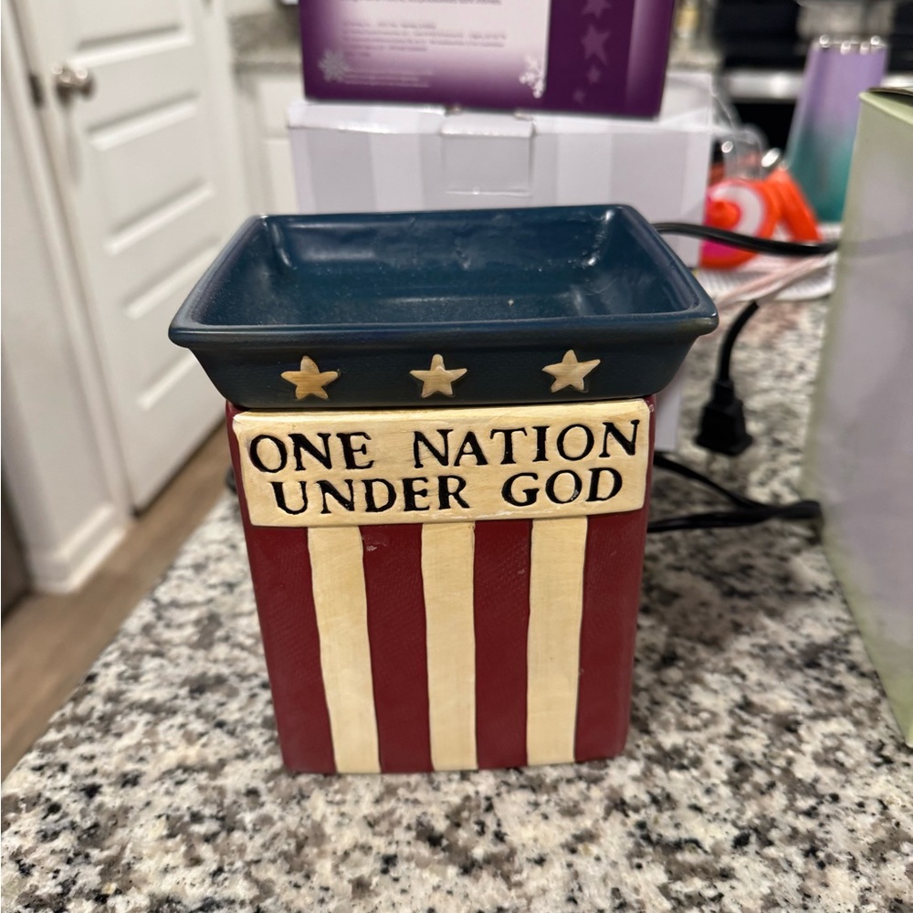 Patriotic Wax Warmer with Stars and Stripes - One Nation Scentsy Warmers